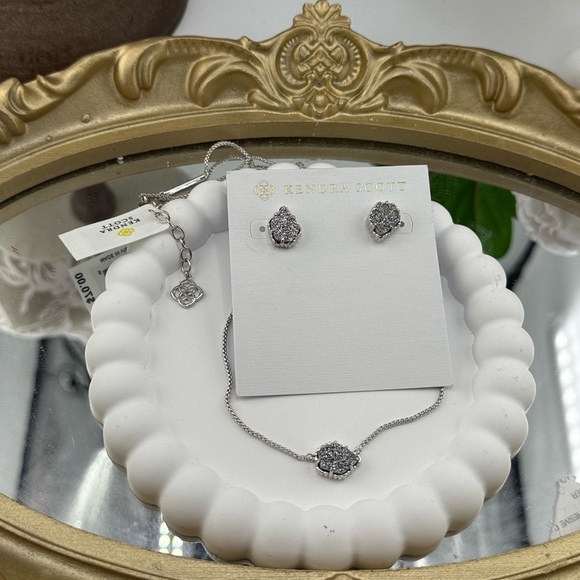 Kendra Scott Emilie Silver Jewelry Set – Necklace & Earrings ✨ - Picture 3 of 5